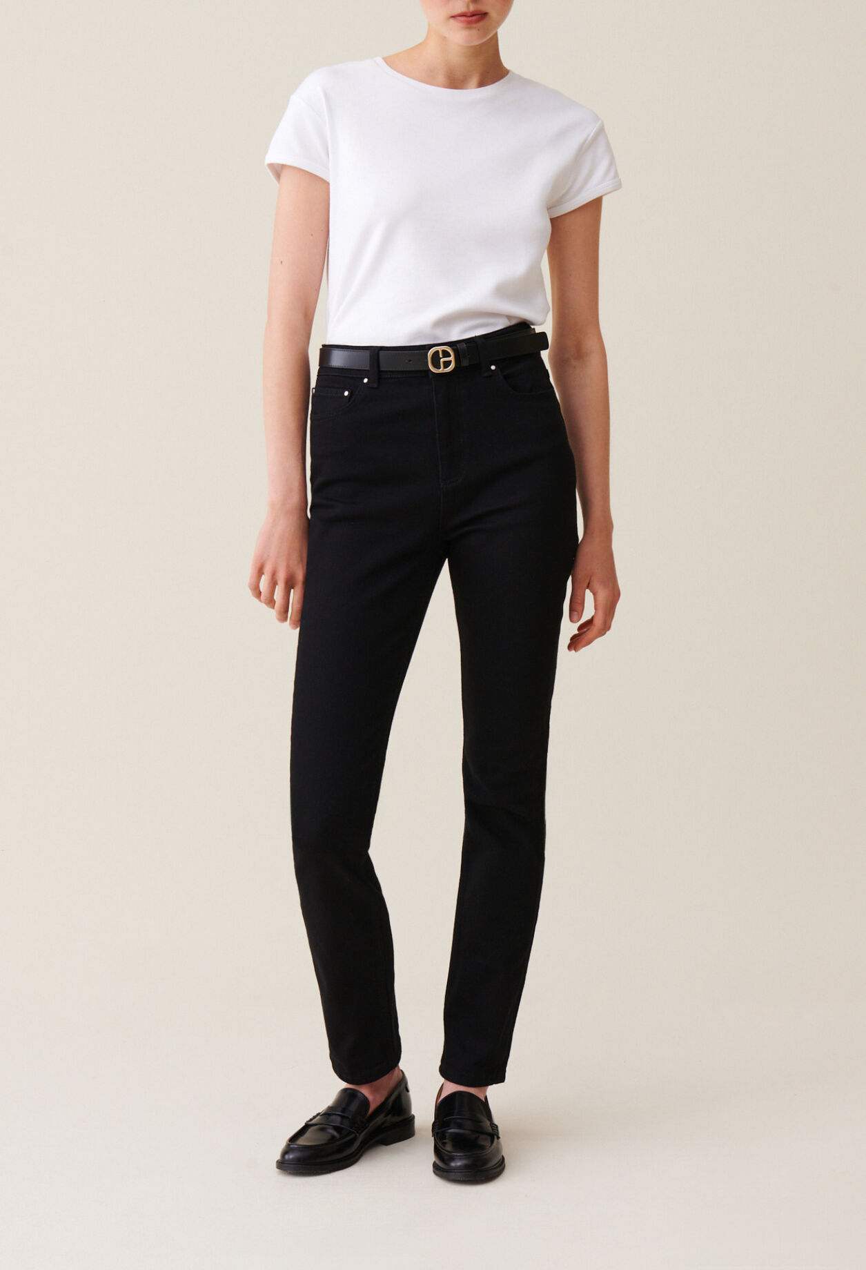 Black mid-rise slim jeans