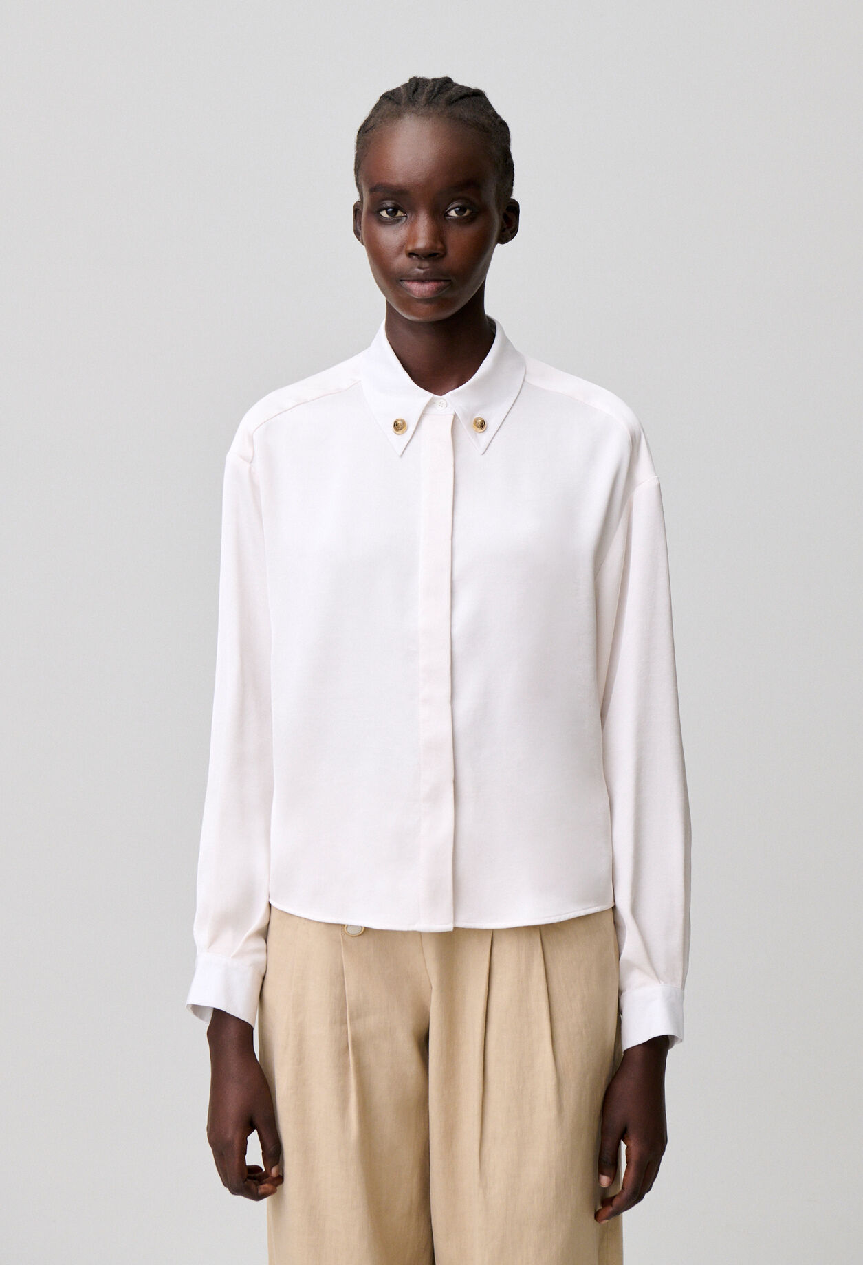 Shirt with collar details