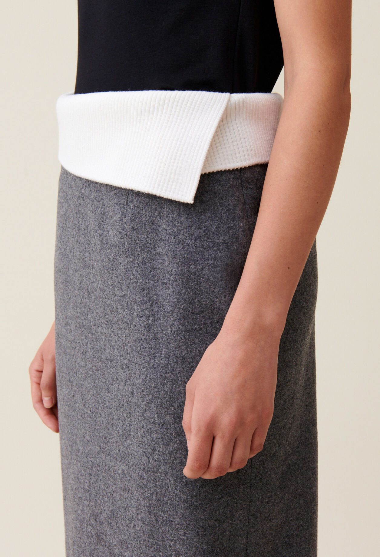 Grey pencil skirt