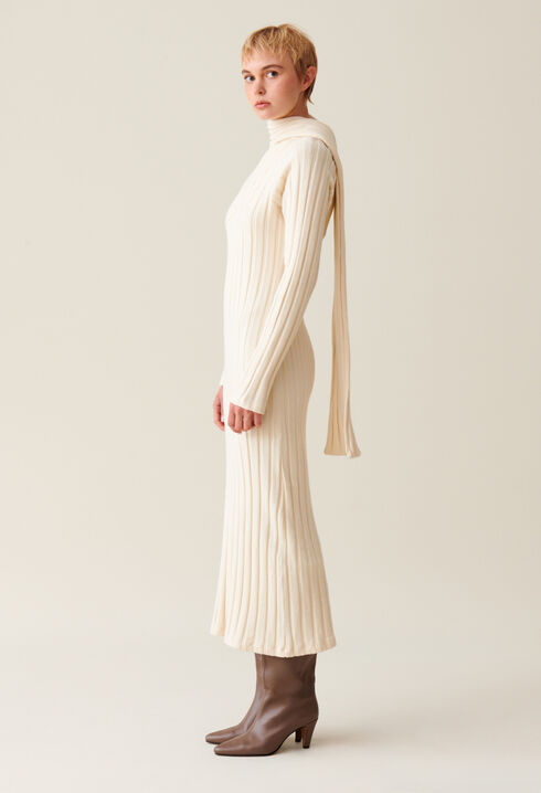 Long knitted dress with tie scarf