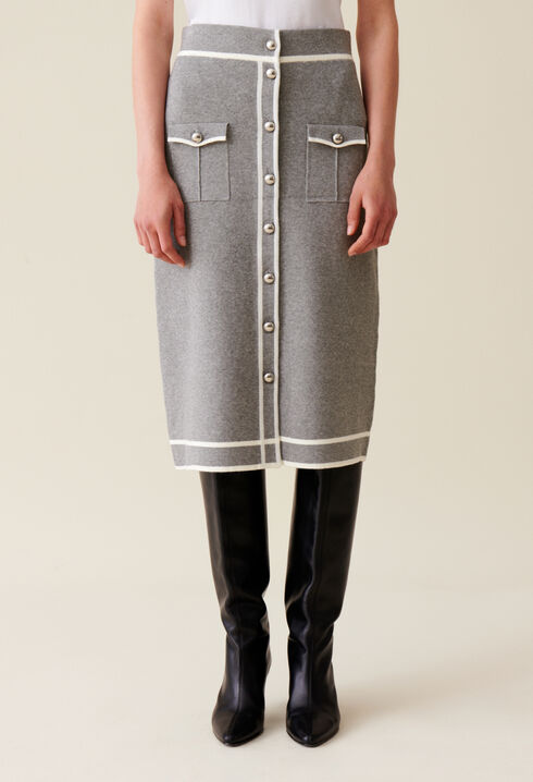 Mid-length grey knit skirt