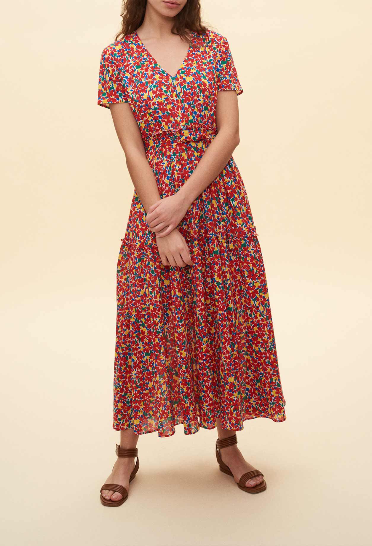 Flowery dress with gathered fabric