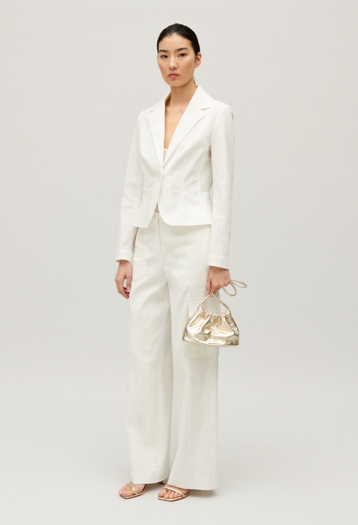 White slim-fit suit jacket