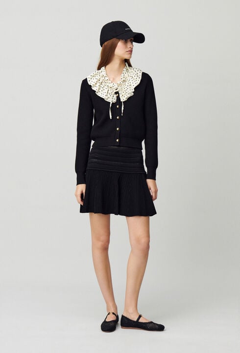 Short fine-knit skirt