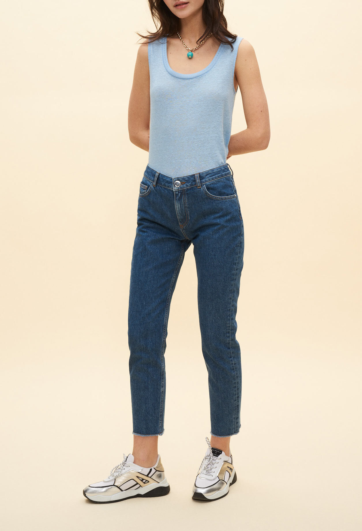 Sleeveless cropped top
