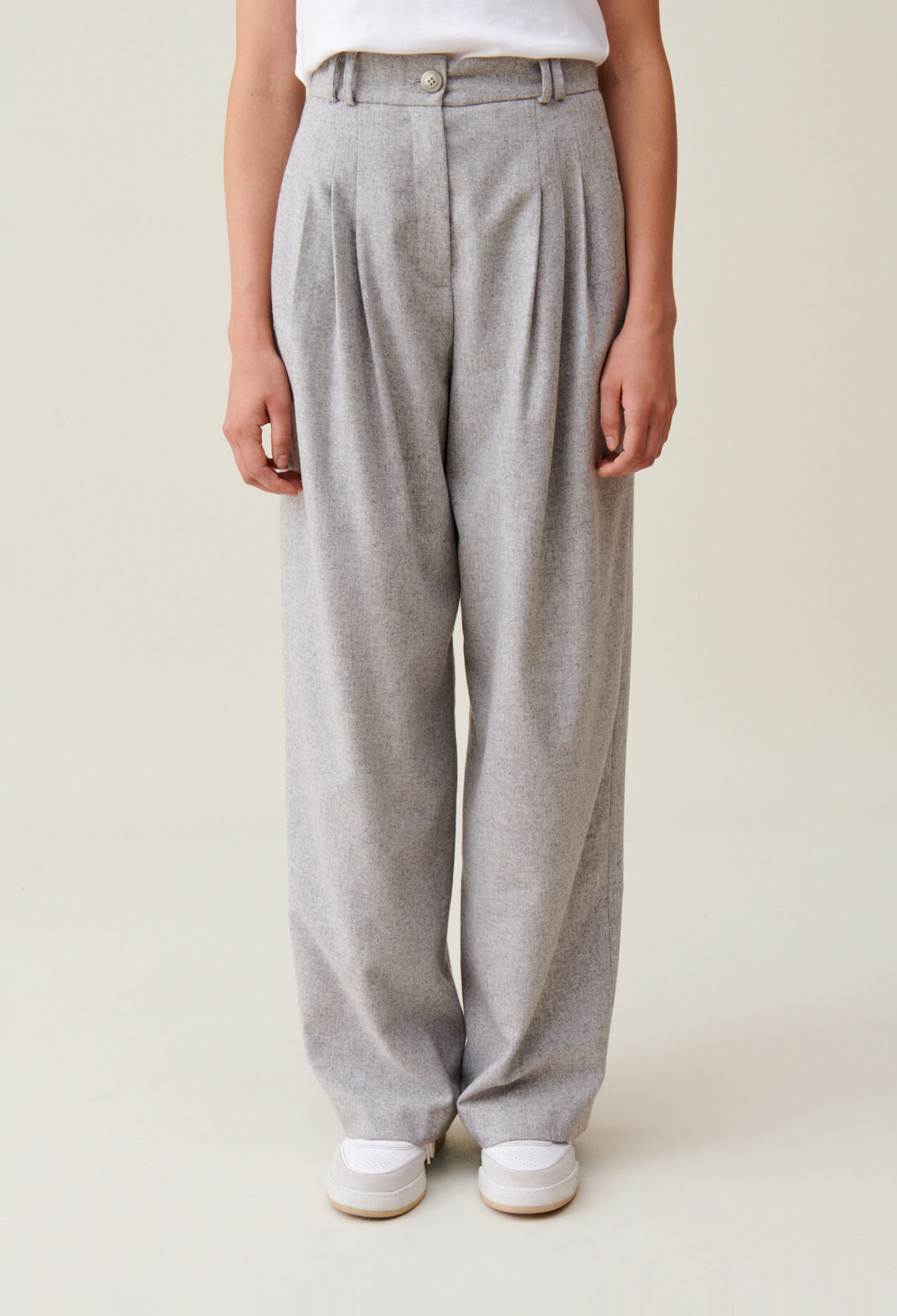 Light grey wide-knit trousers