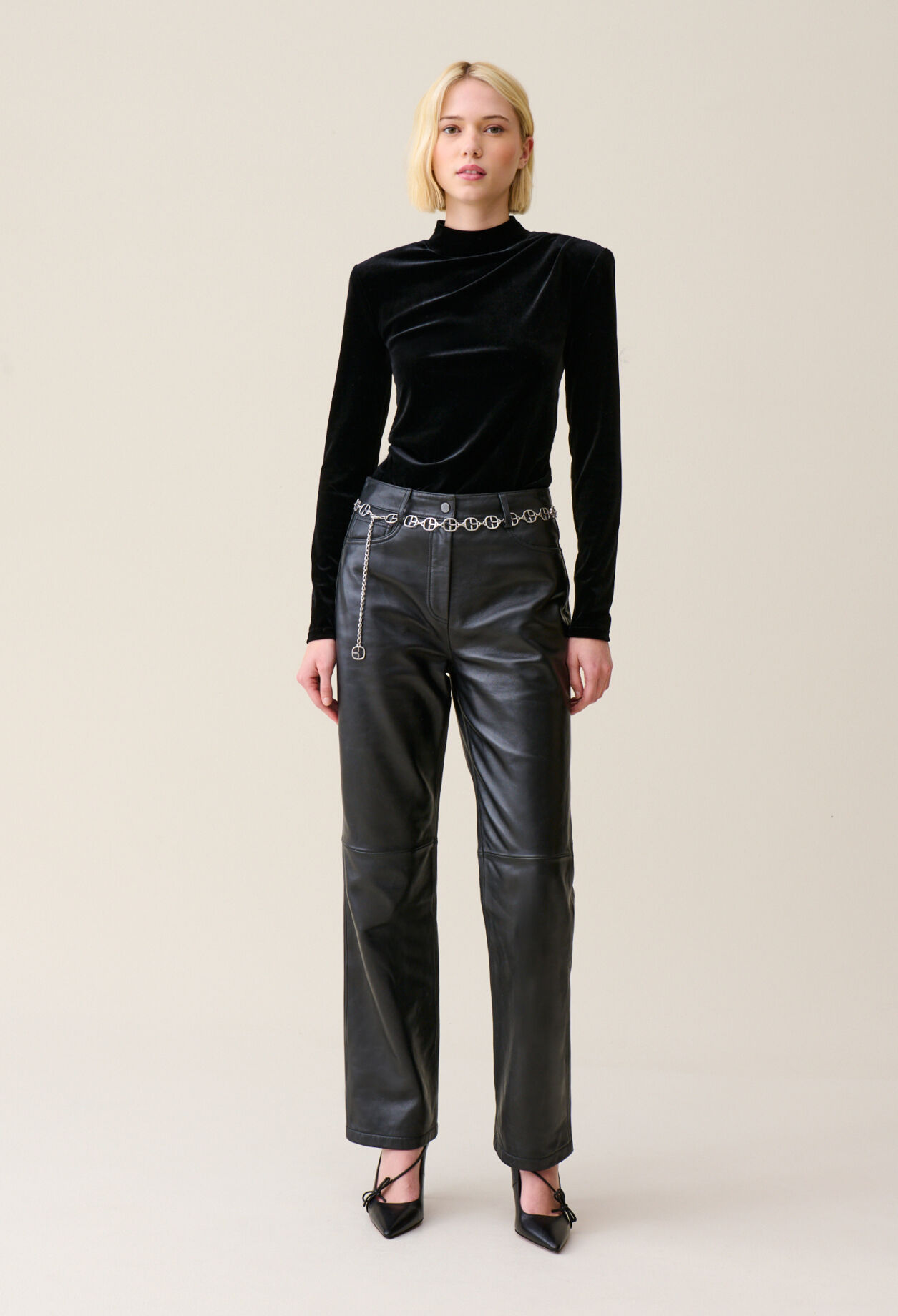 Women's black velvet turtleneck hot sale