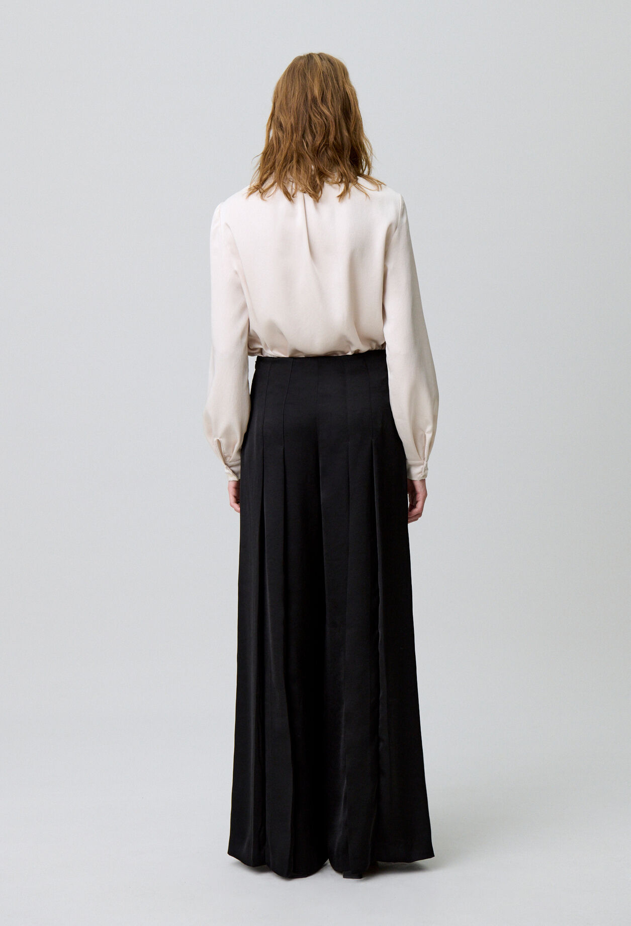 Pleated wide-leg trousers