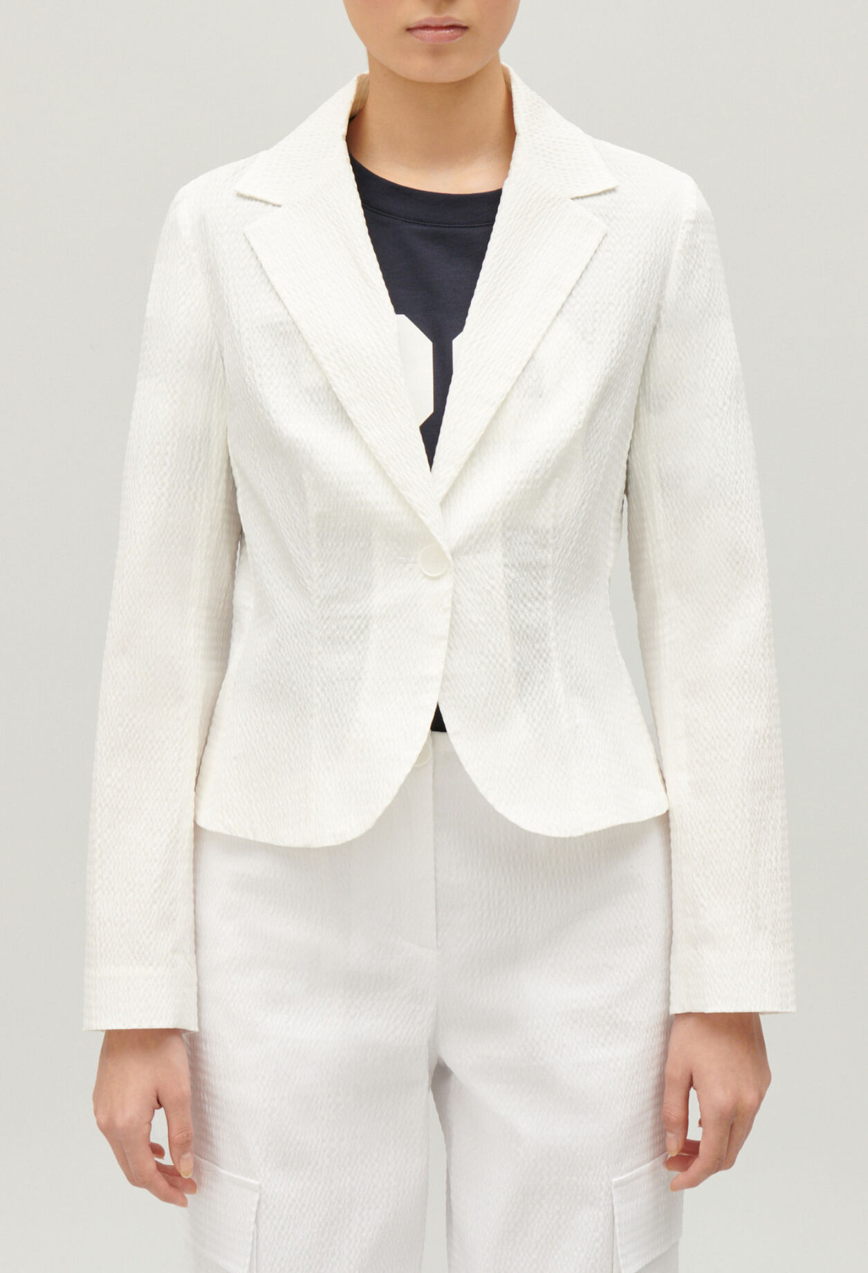 White slim-fit suit jacket