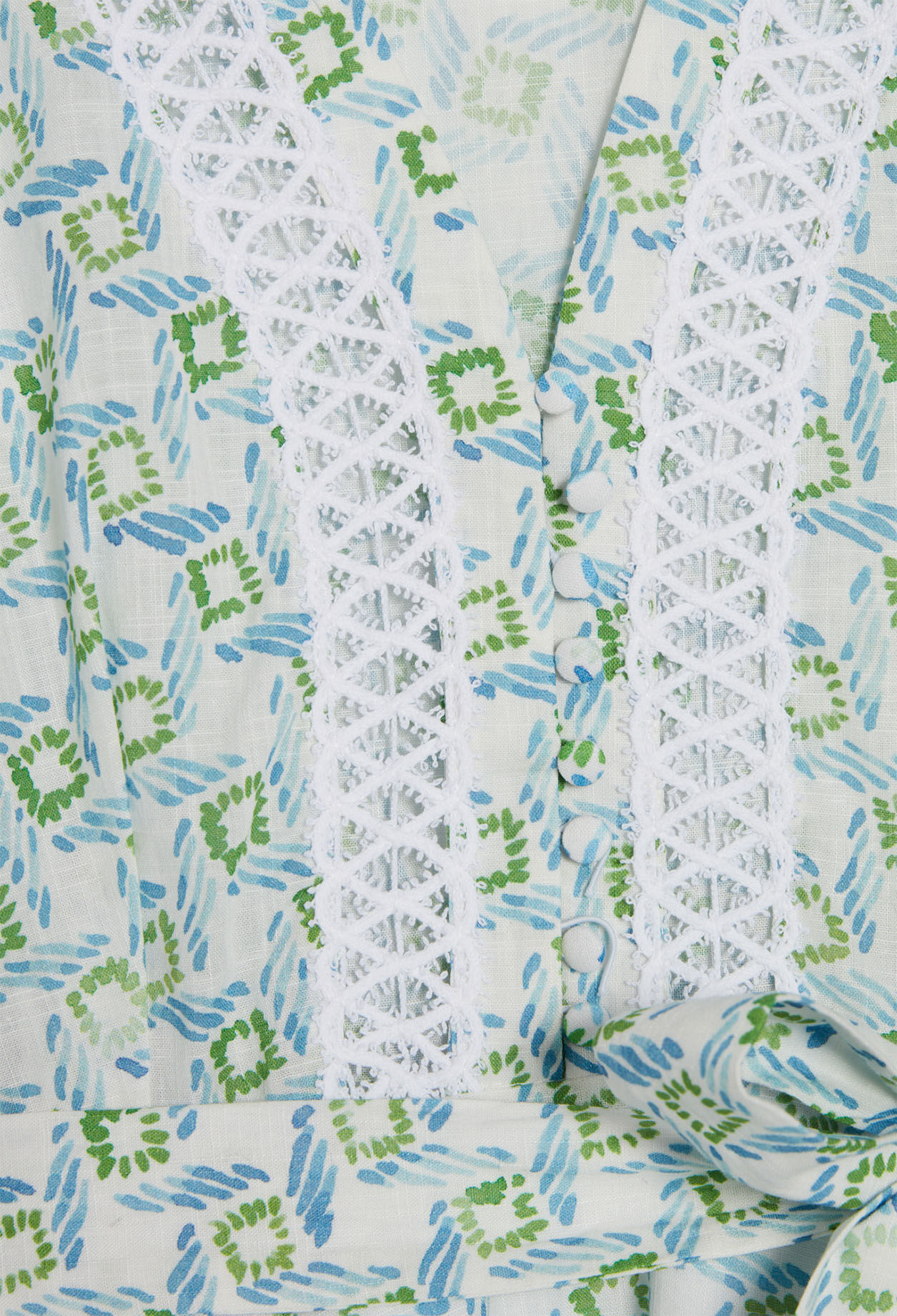 Robe imprim&eacute;e bleue &agrave; galons de dentelle