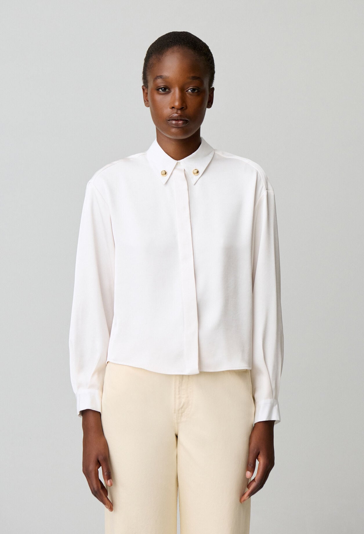 Shirt with collar details