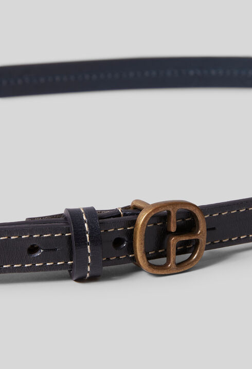 Contrasting leather belt