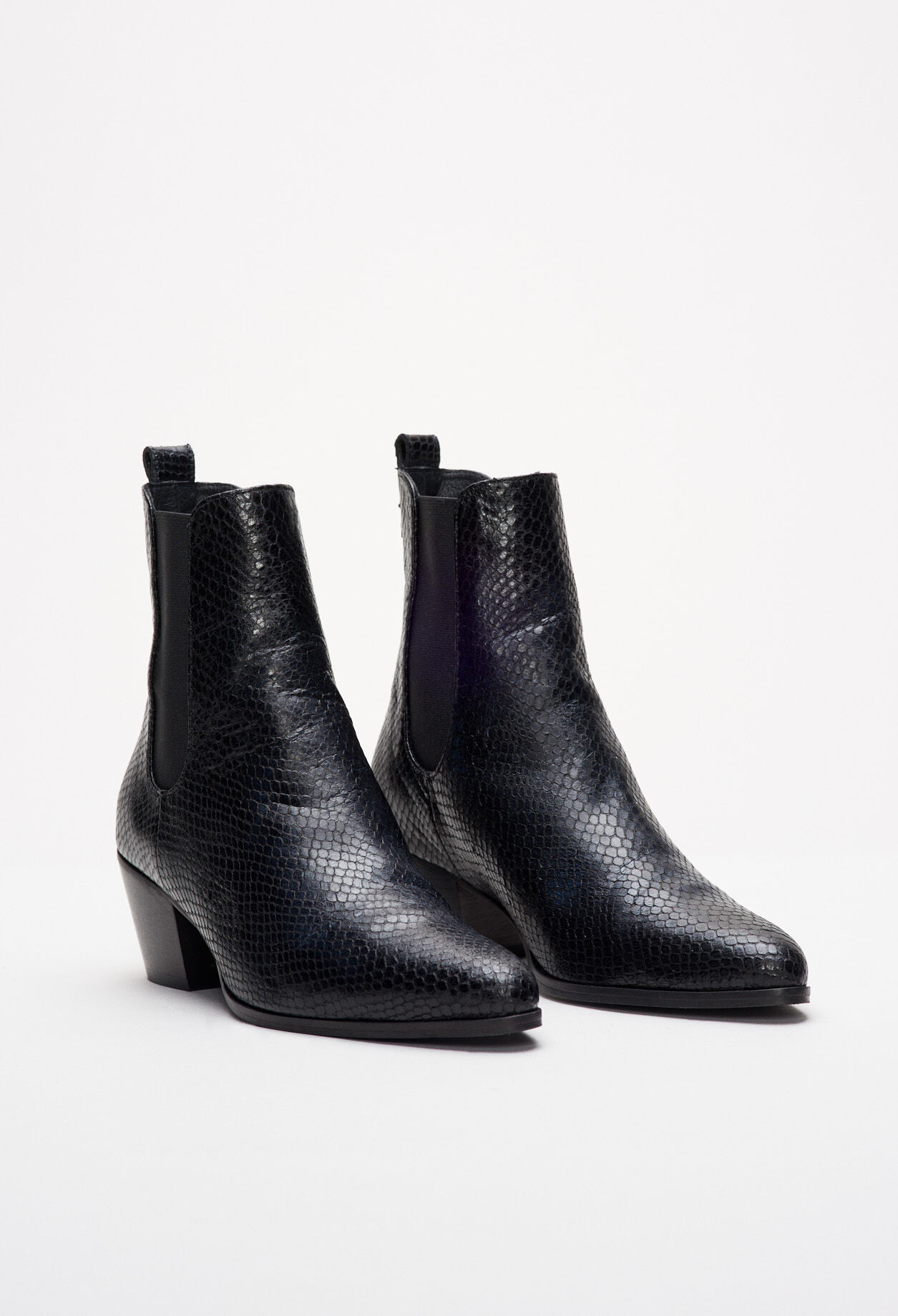Heeled boots