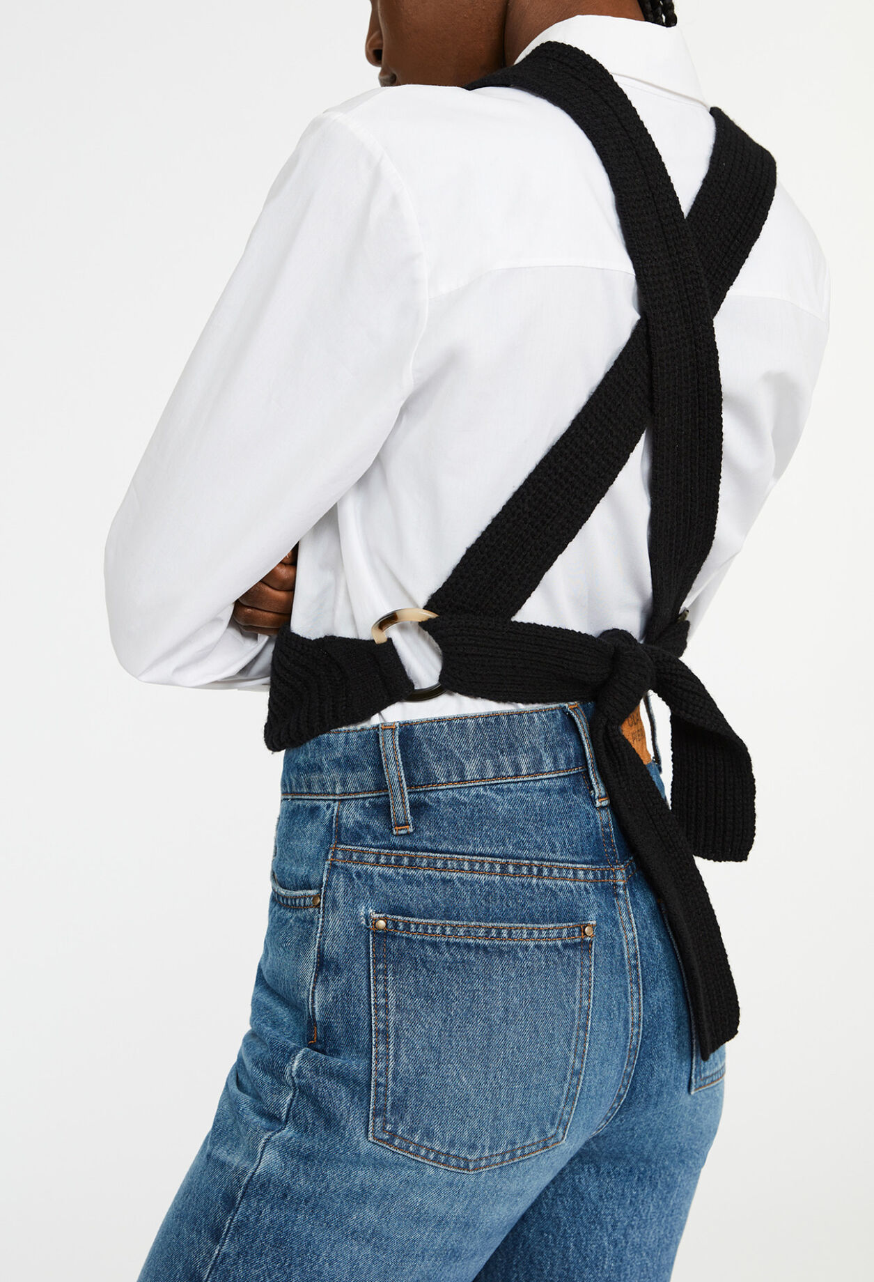 Pull sans manche croisé dans le dos