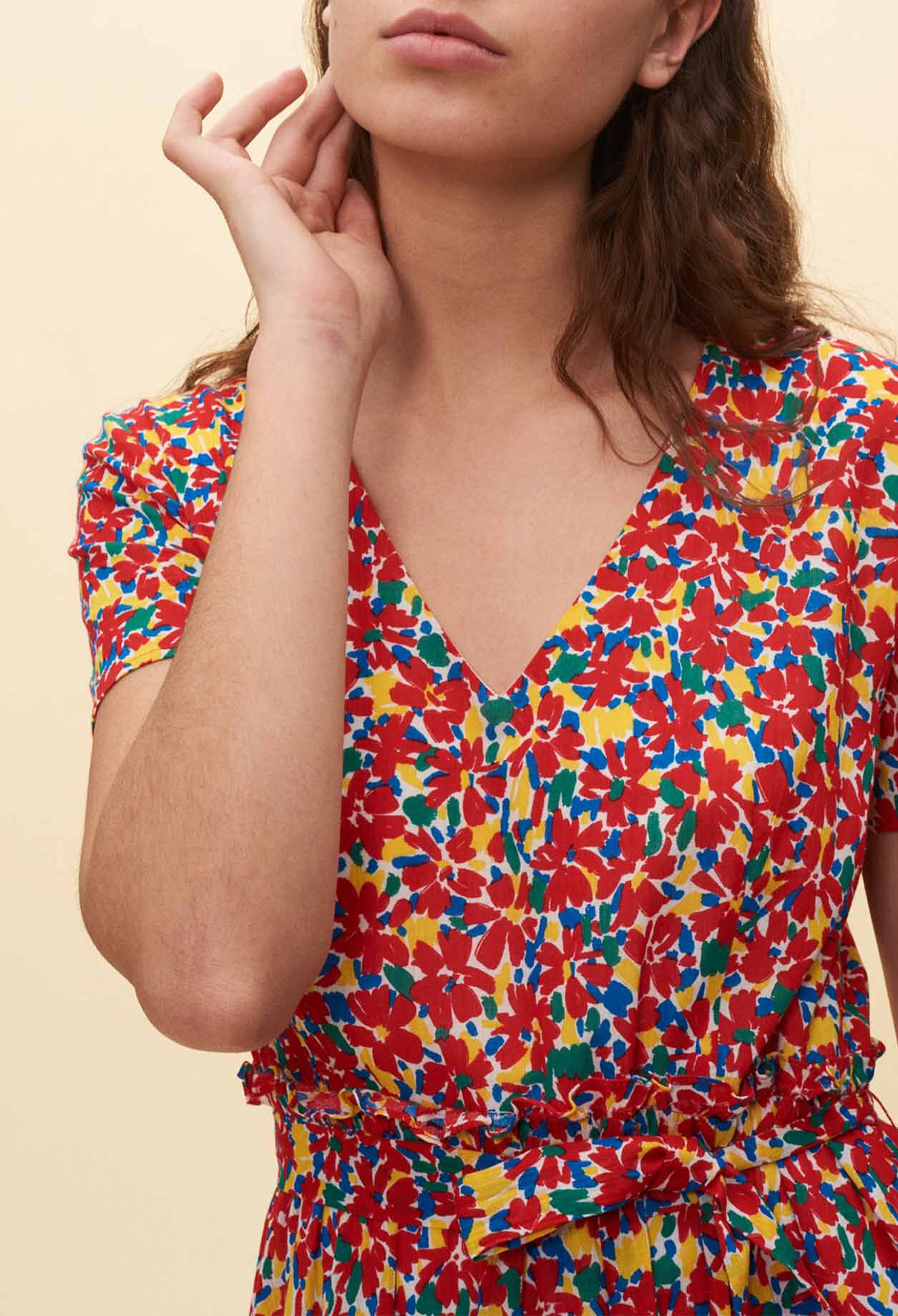 Flowery dress with gathered fabric