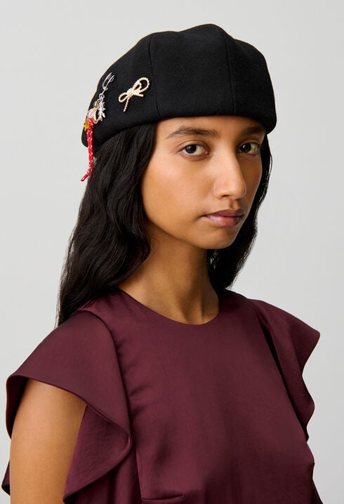 Wool beret with metal brooch