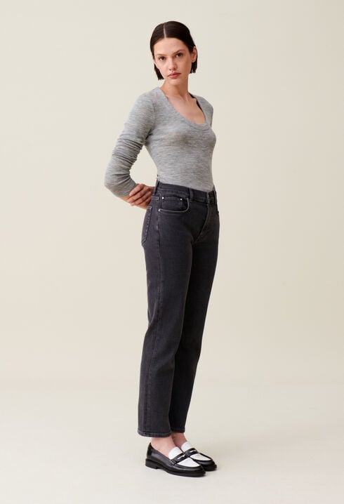 Fitted grey crew neck top