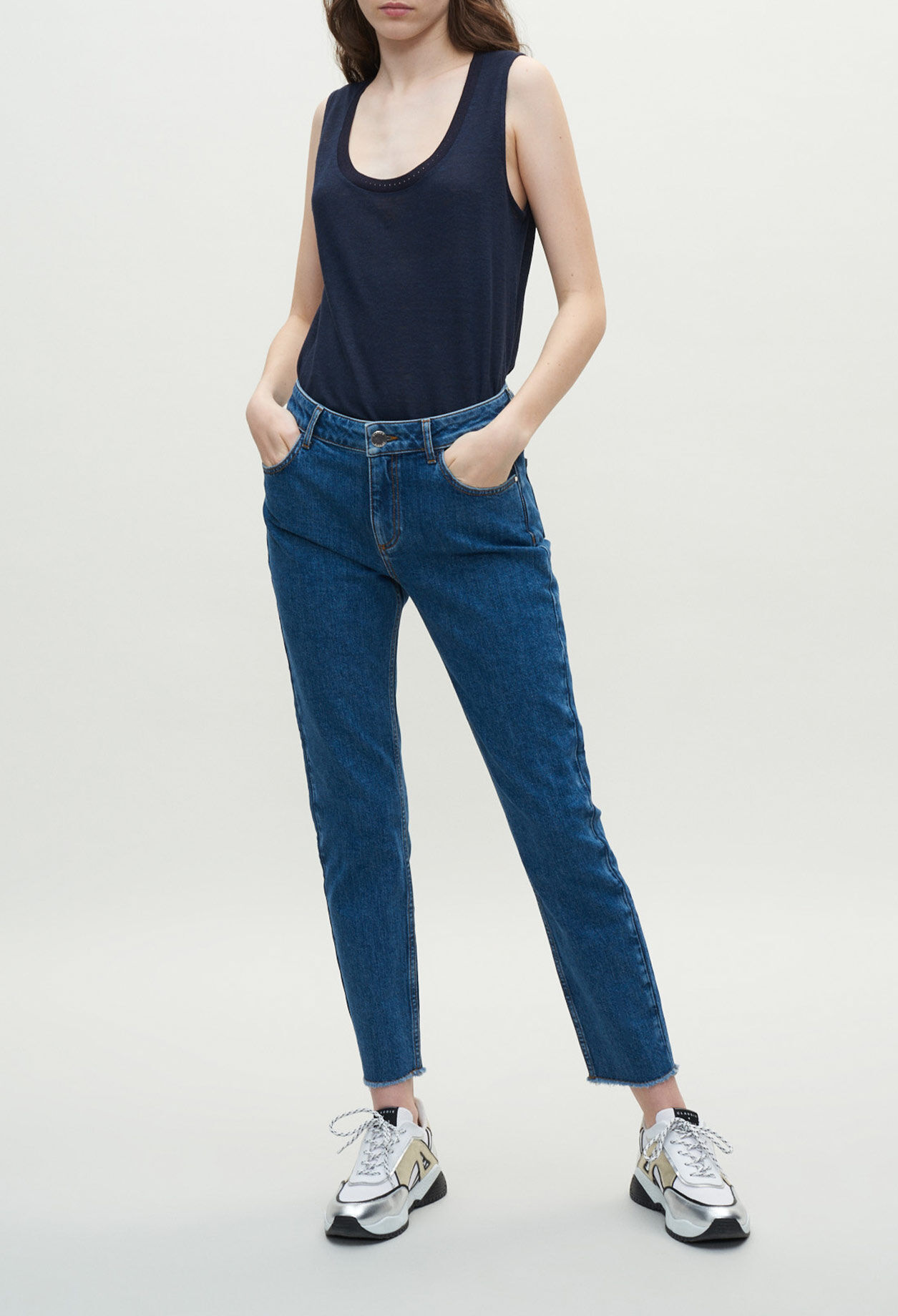 Sleeveless cropped top