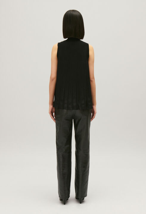 Sleeveless, floaty top