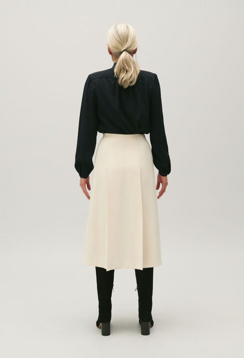 Mid-length ivory skirt with curb chain