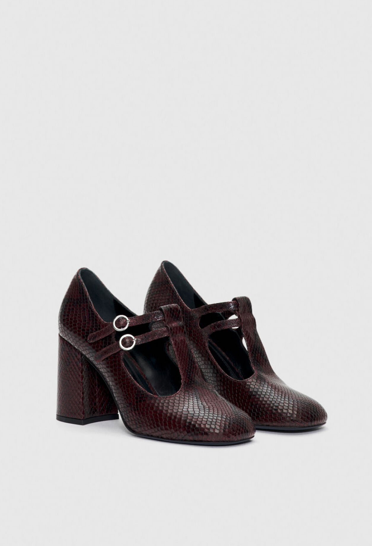 Strappy court shoes