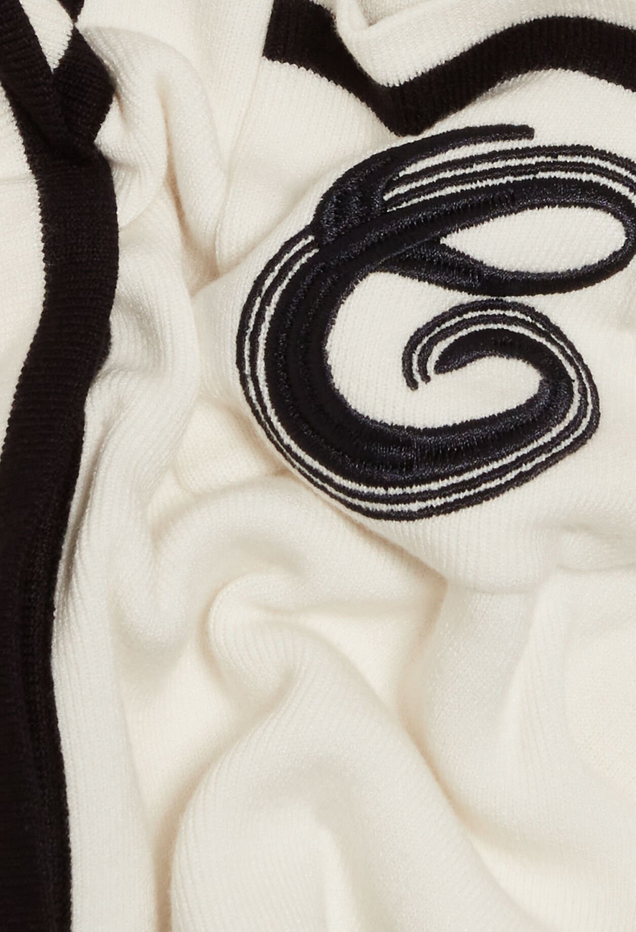 Two-tone cardigan pocket embroidery
