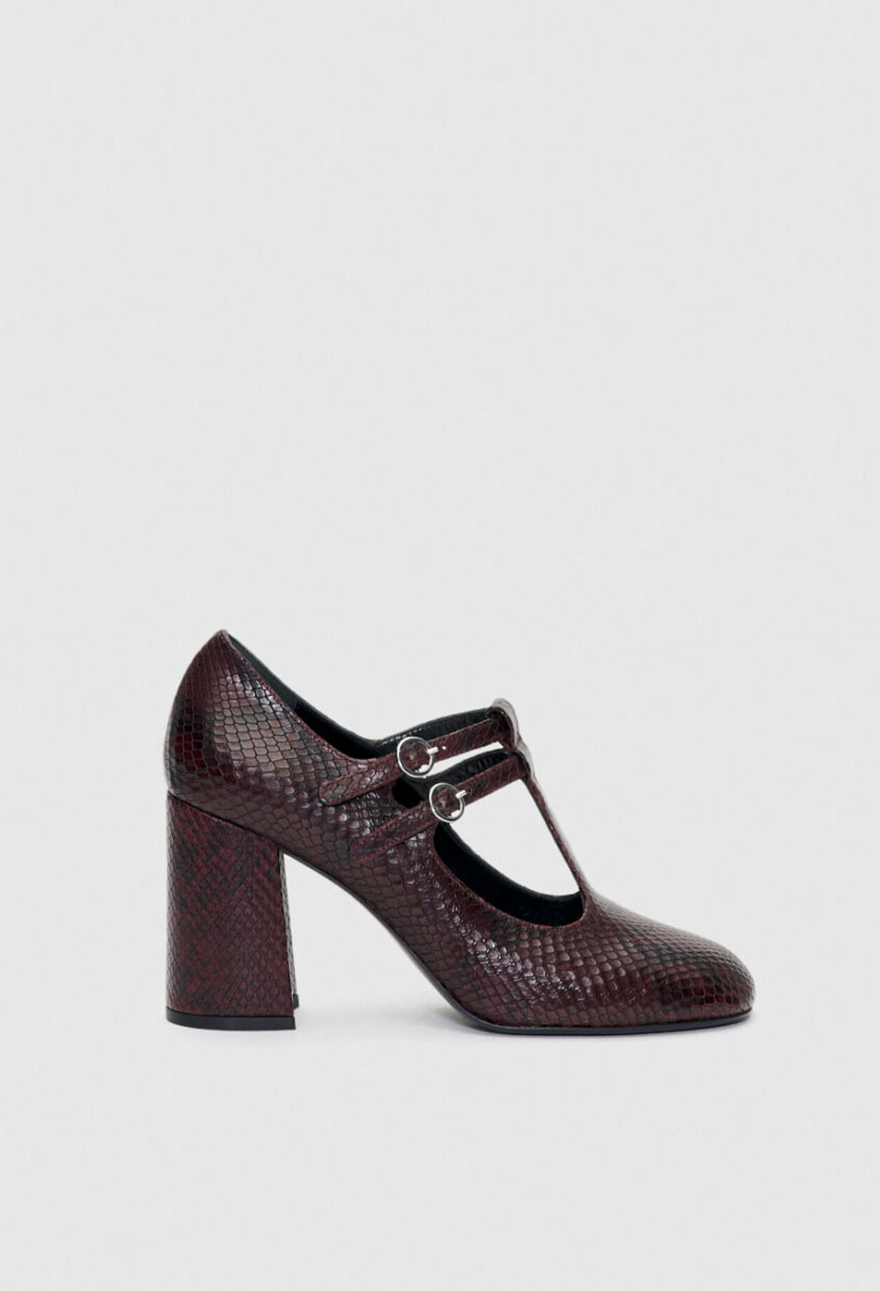 Strappy court shoes