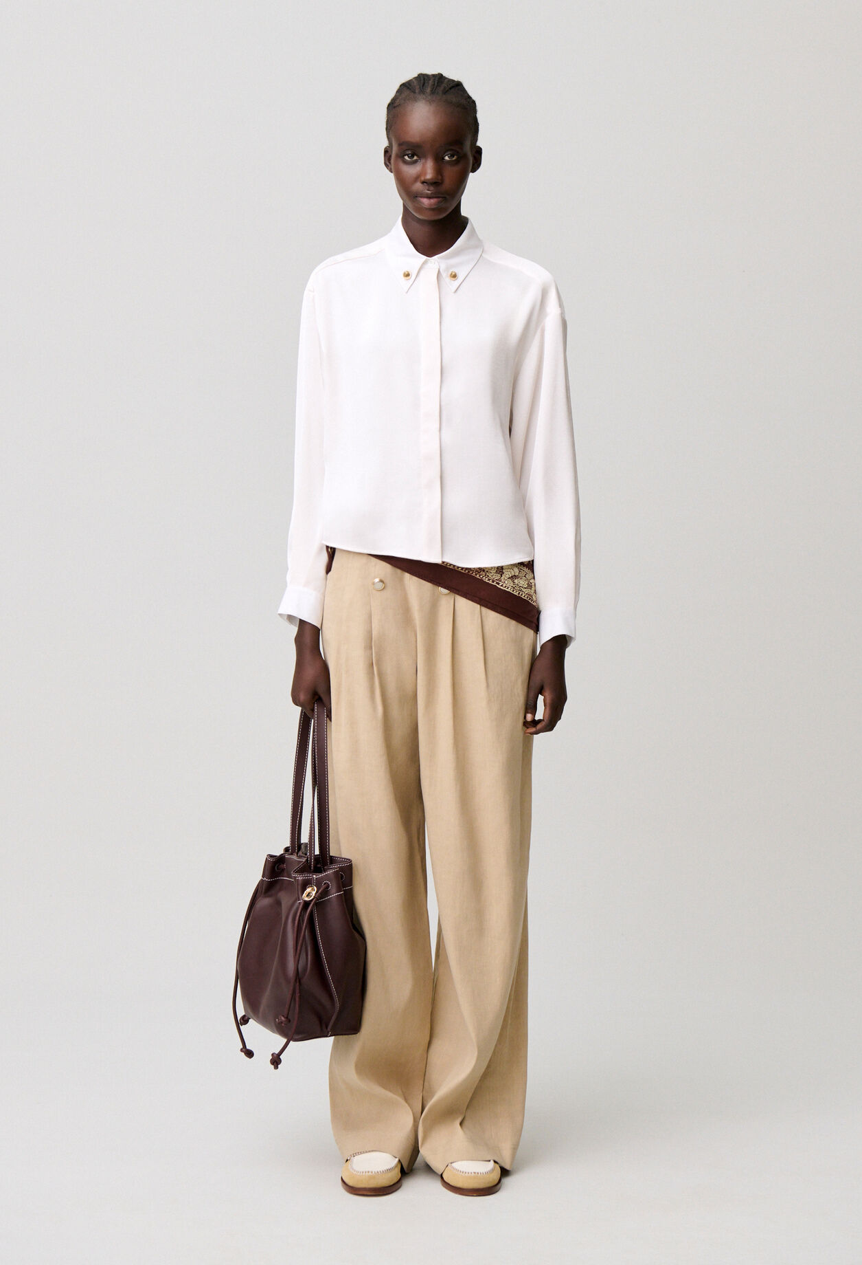 Shirt with collar details