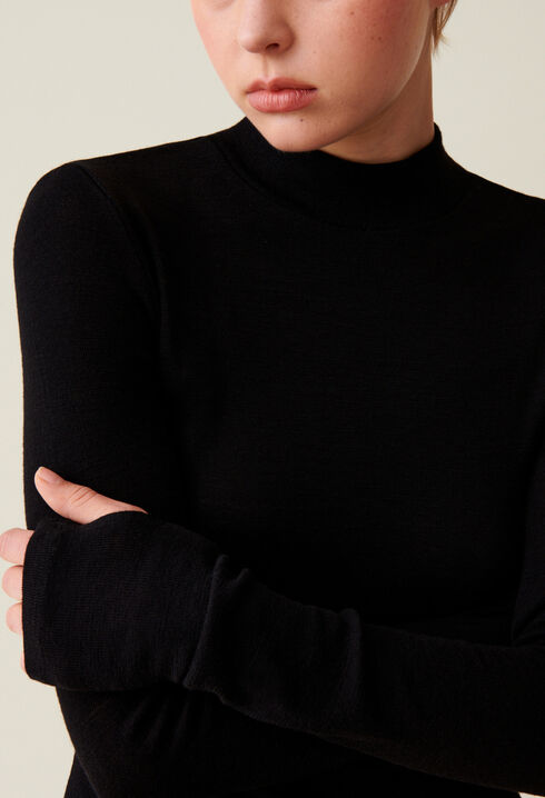 Wool top with long sleeves