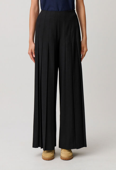 Pleated wide-leg trousers