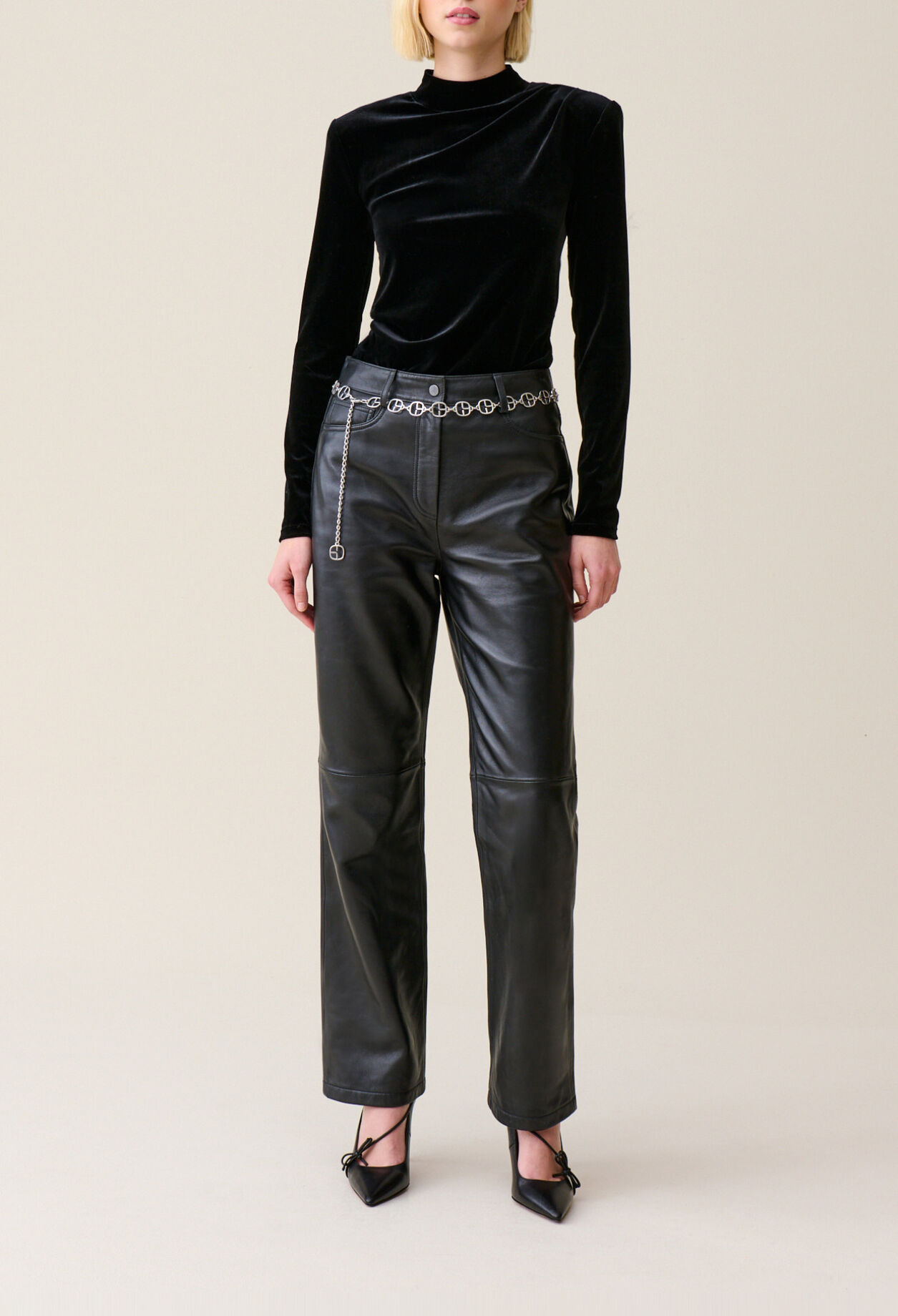 Fitted black velvet top