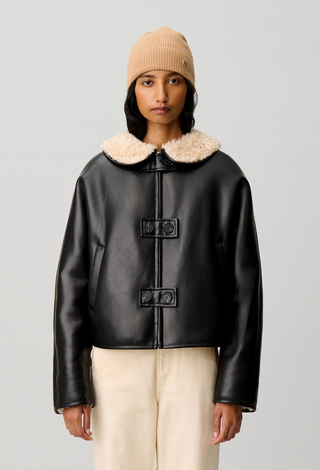 Short wide-cut coat