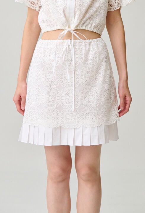 Short lace skirt
