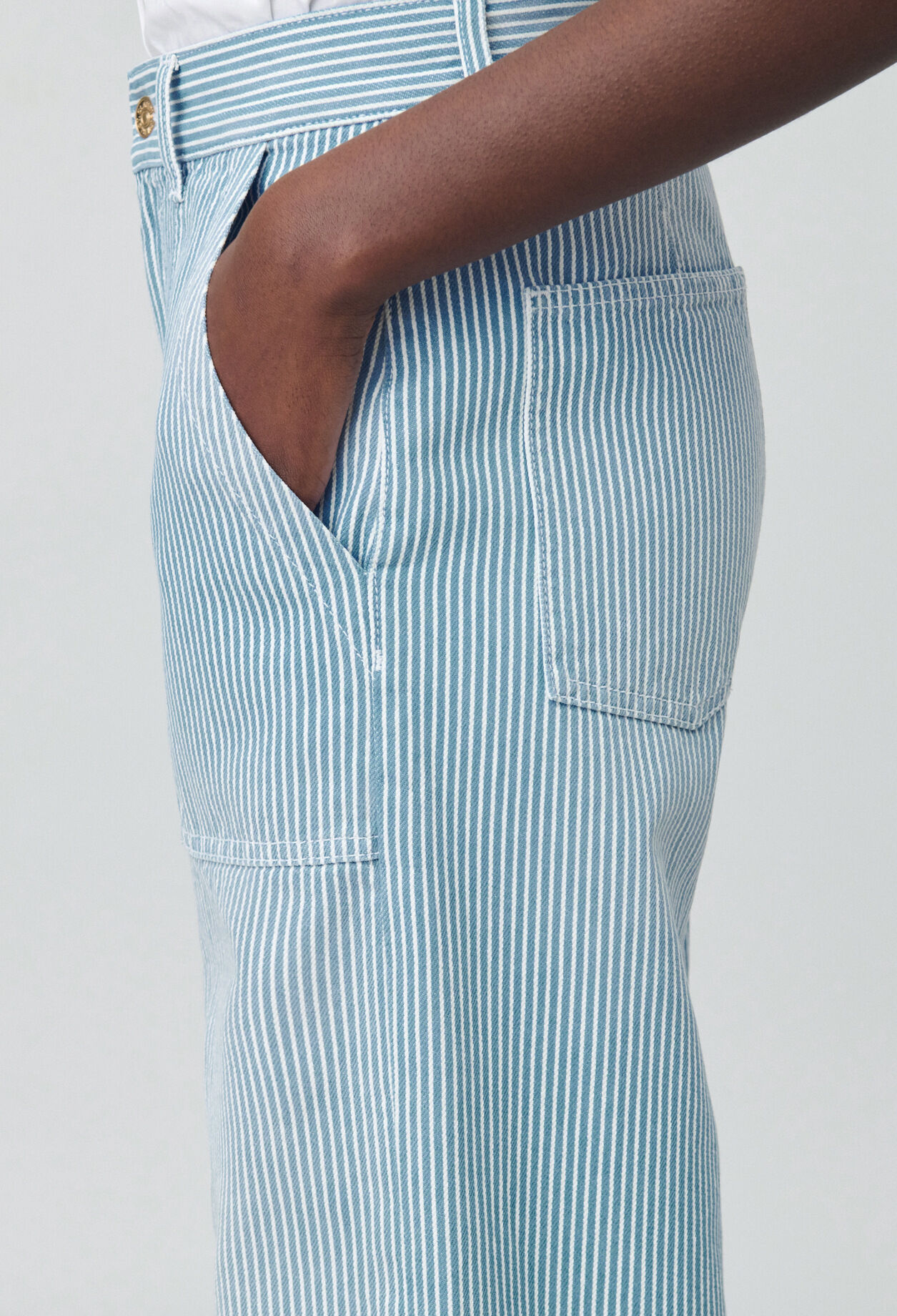 Wide-leg Faded Jeans
