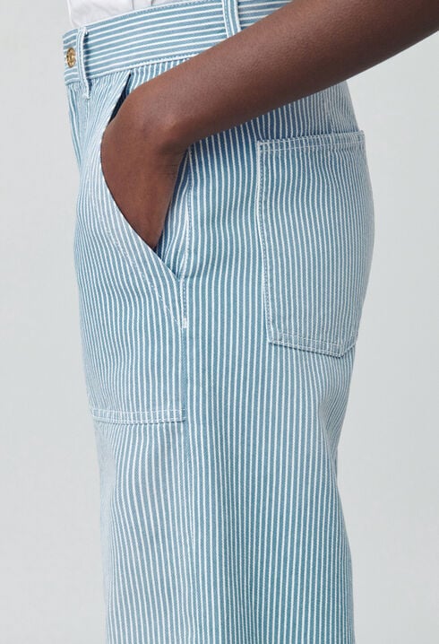 Wide-leg Faded Jeans