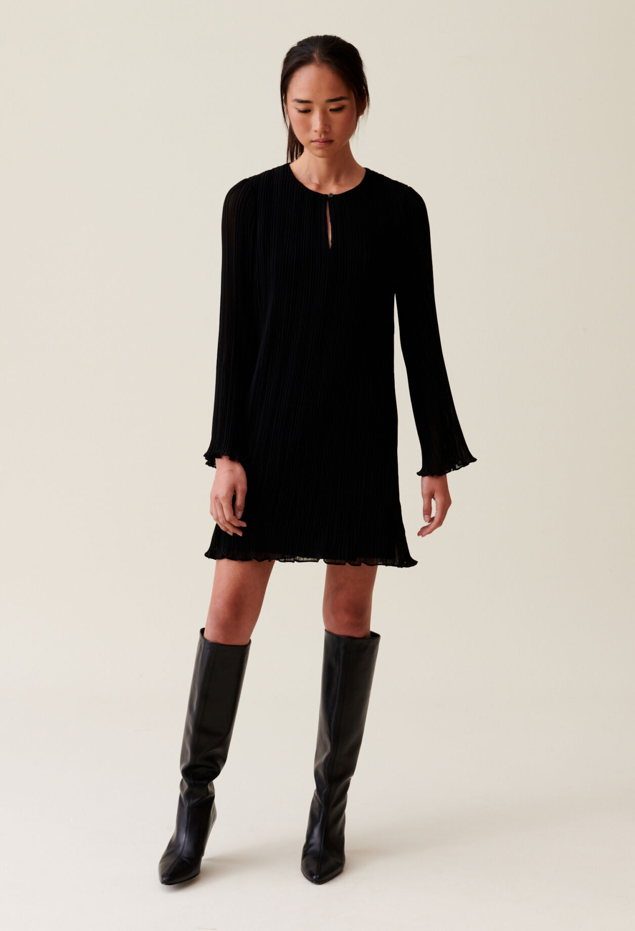 Pleated Short Dress Long Sleeves