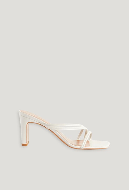 Fine mother-of-pearl strap sandals