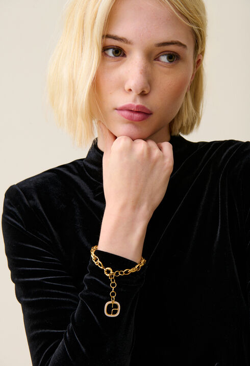 Gold chain bracelet with CP logo