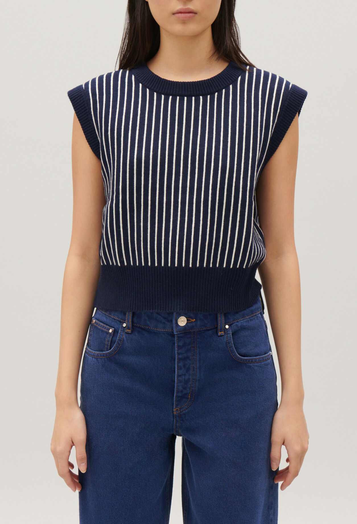 Sleeveless stripy knit jumper