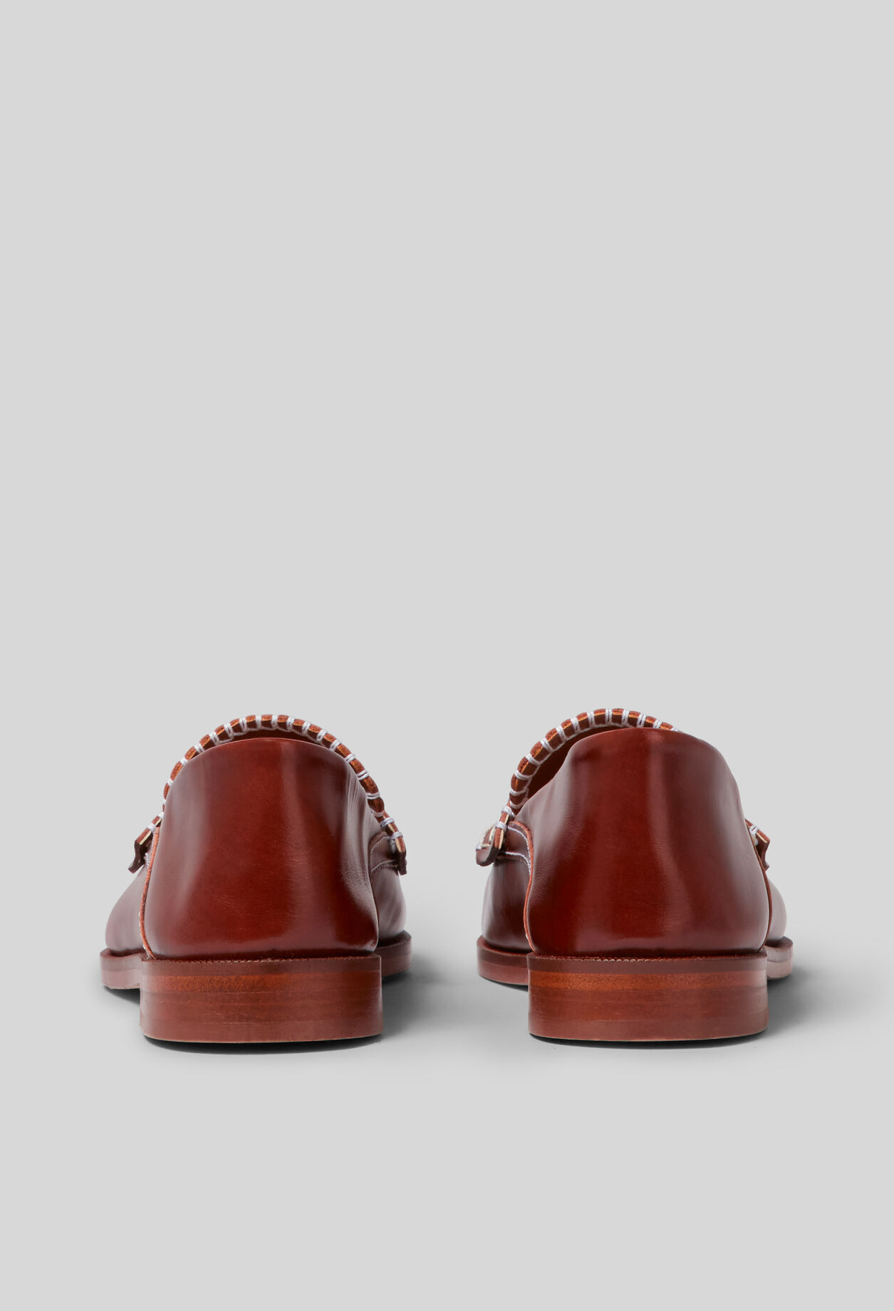 Smooth leather sandals & stitches