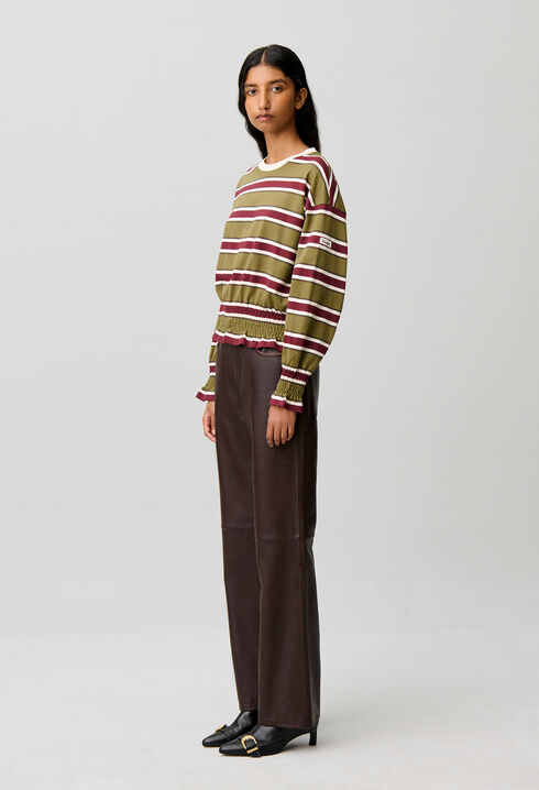 Long-sleeved round neck T-shirt