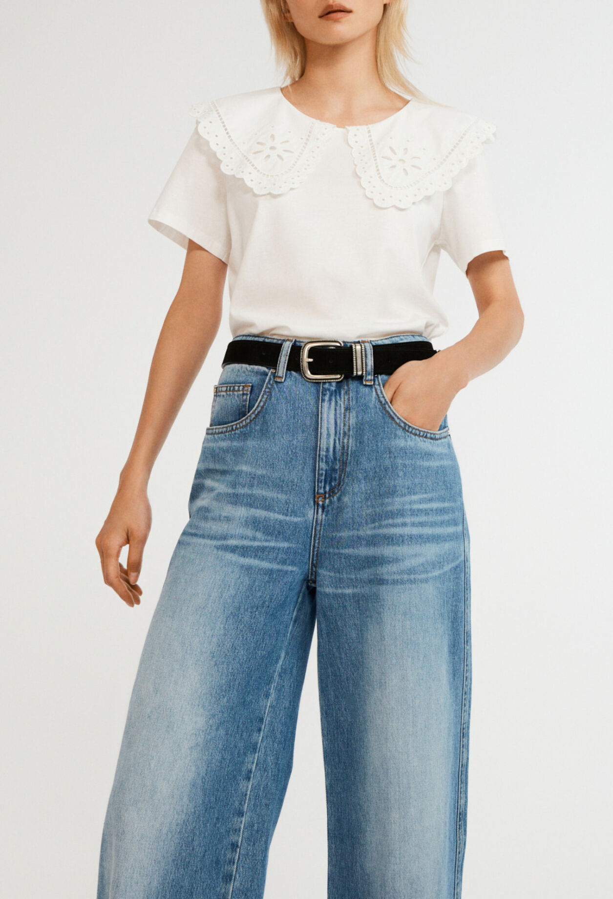 T-shirt with collar