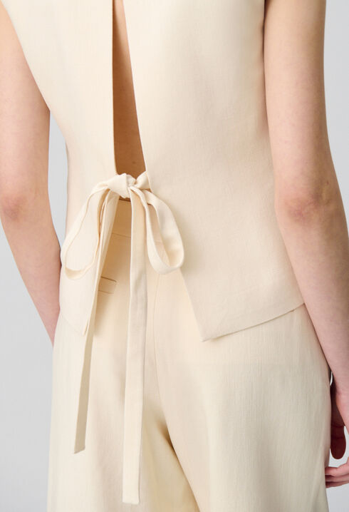 Sleeveless tailored blazer