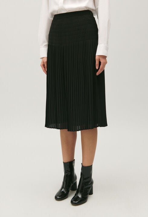Black pleated mid-length skirt