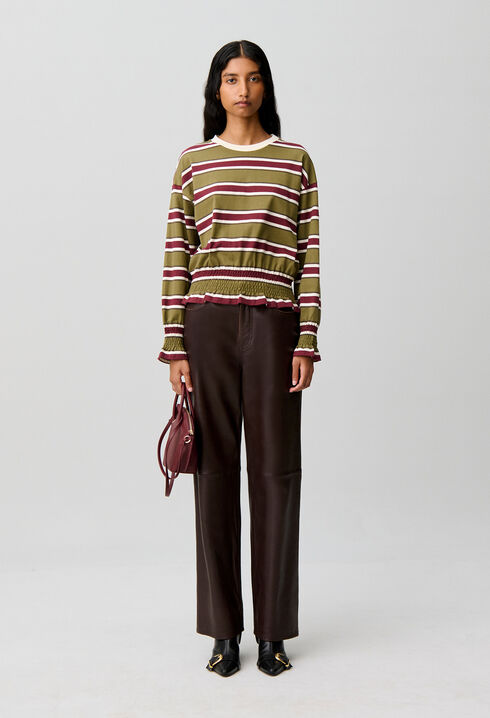 Long-sleeved round neck T-shirt