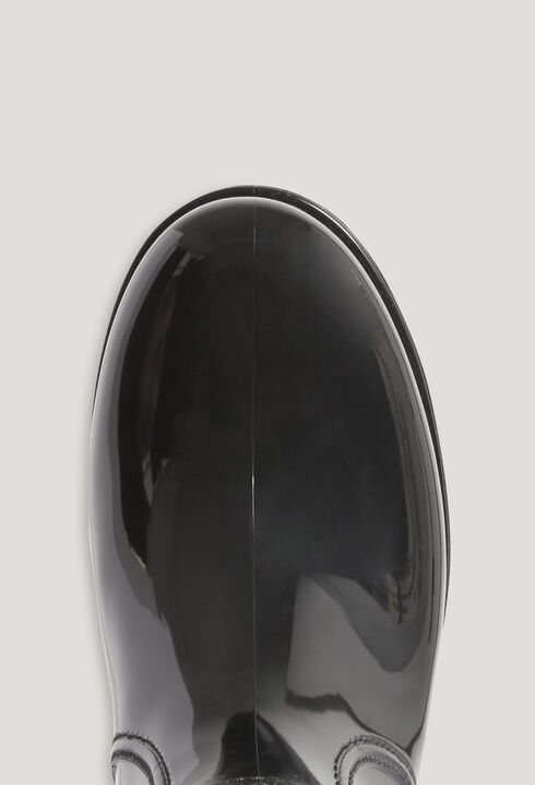 Black Wellington boots