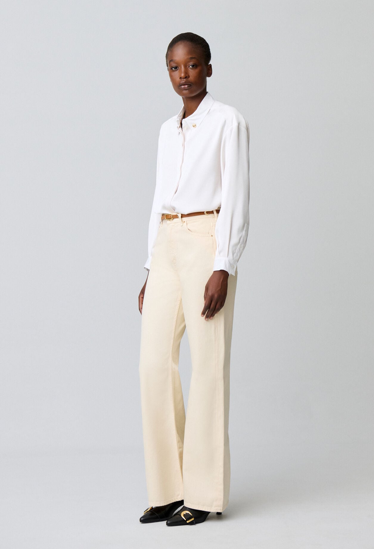 Shirt with collar details