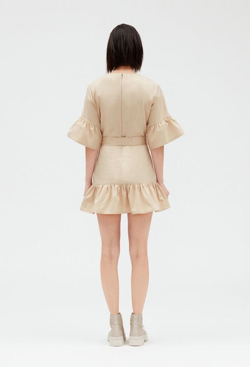 Short beige dress with ruffled sleeves