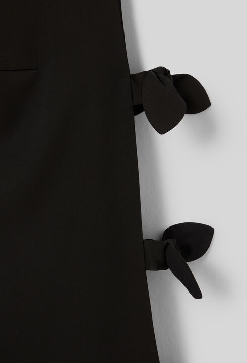 Short dress with bows