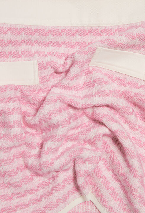 Short, two-tone knit skirt